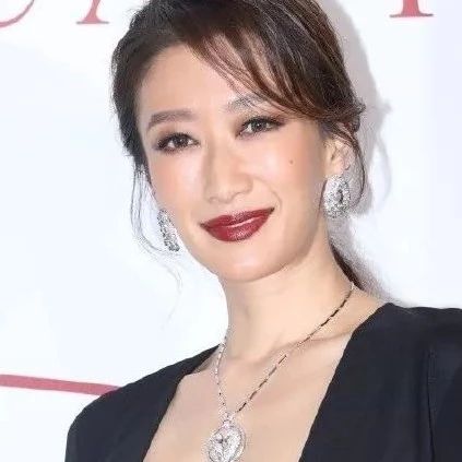 36岁谢婷婷秘密产女!晒女儿手相报喜