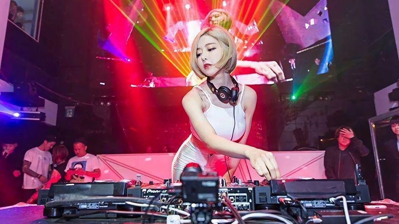 那些只会卖肉的女DJ,算哪门子电音女神?