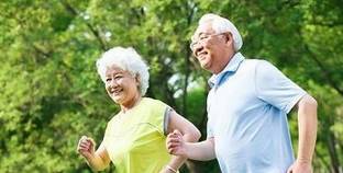 所以，在这个问题上我们建议中老年人要“荤素搭配”，保证营养的均衡吸收。