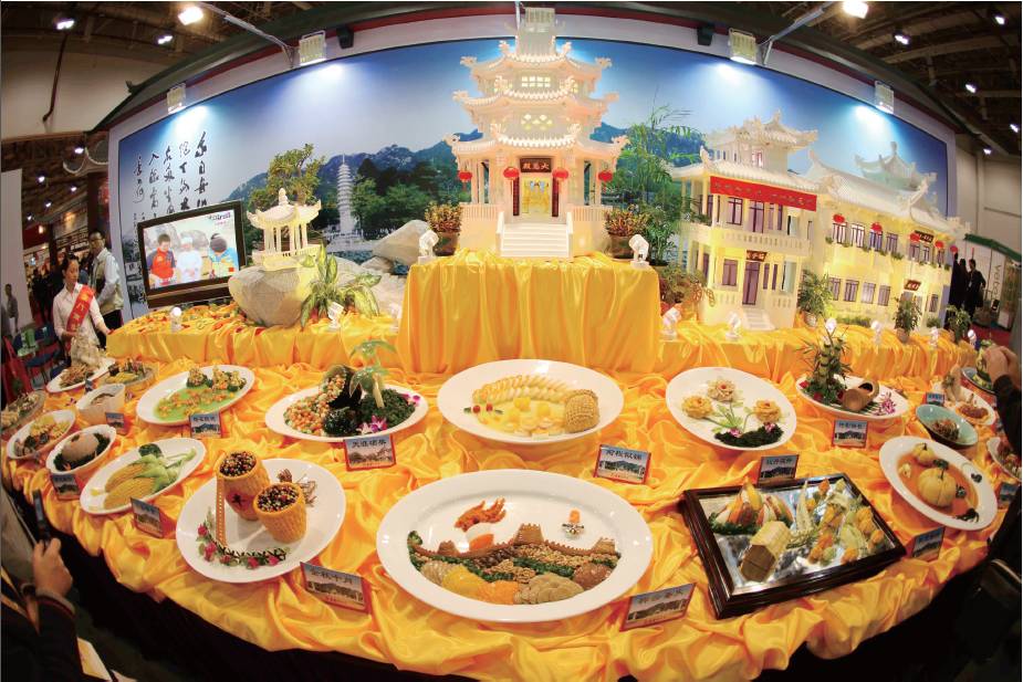 用心做天下第一素宴    位于厦门市五老峰下的南普陀寺,是著名的佛教