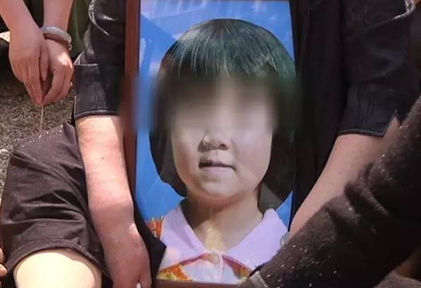 十岁女孩小区池塘里玩耍尖叫后猝死 水里有什么?