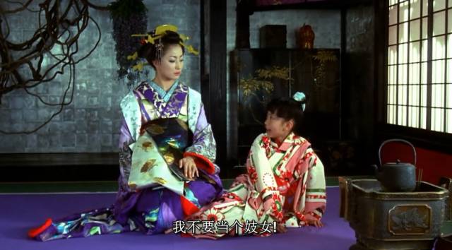 18岁成头牌,无意间看到花魁跟客人床上运动,爱欲镜头不一般