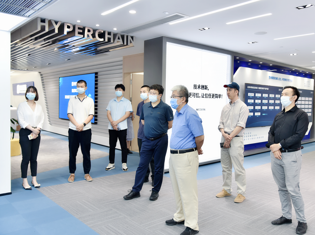 开放原子开源基金会理事长孙文龙莅临趣链参观指导- 脉脉