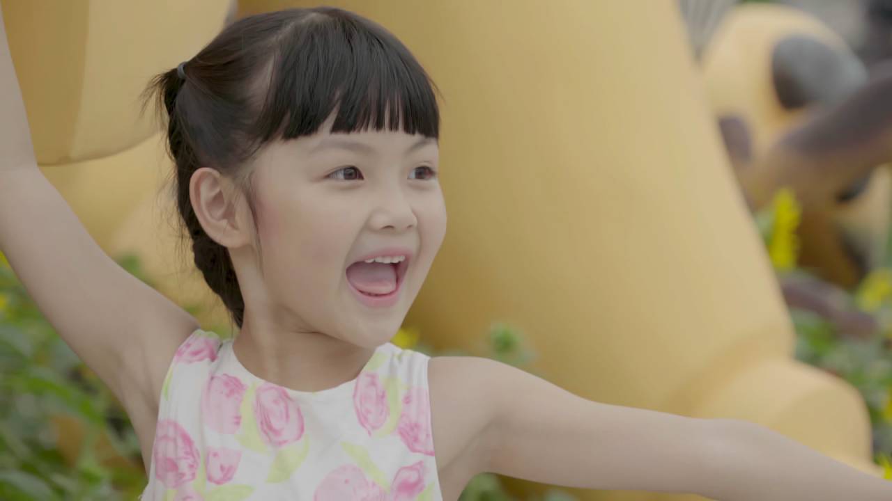 贵阳这个小女孩竟然在《战狼2》里和吴京飙戏,演技炸裂,哭戏说来就来