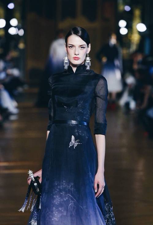 她在巴黎歌剧院办秀 告诉全世界啥是真正的中国风