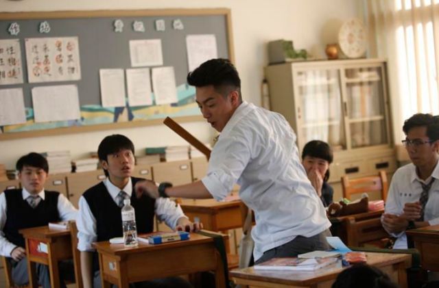 柯震东在这部B级片中只存活了1分钟