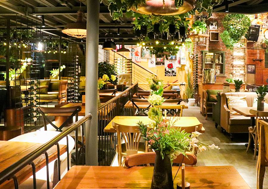 神级餐厅胡桃里终于来泉州了!进店后就是另一个世界!