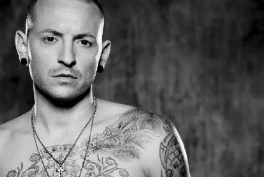 （背景音乐~In The End）痛心！林肯公园主唱自杀身亡！幼时曾遭性侵，长期饱受精神折  ...