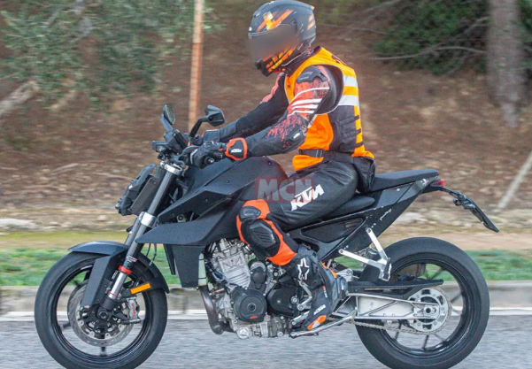 大换脸的ktm990duke谍照曝光