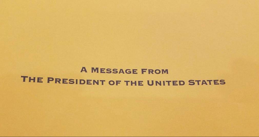 美国政府发给新入籍公民贺信闹乌龙:签名是奥巴马