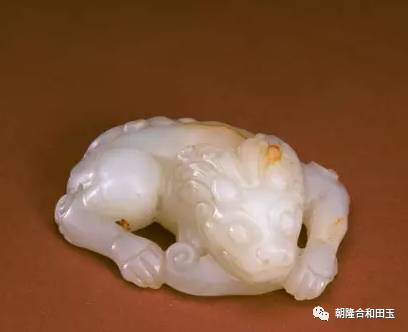 28,碧玉仿古觥,清乾隆,高18.7cm,口宽7.4cm.