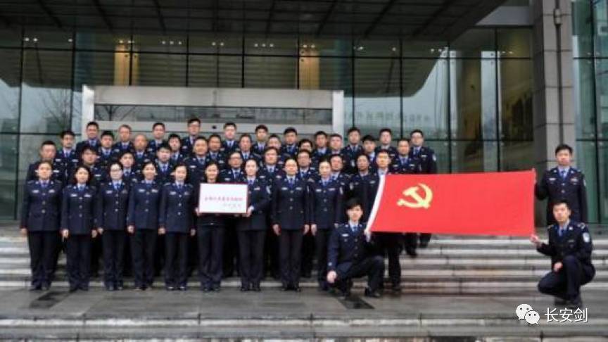 他7天越洋抓捕逃亡女高管 还被总书记接见