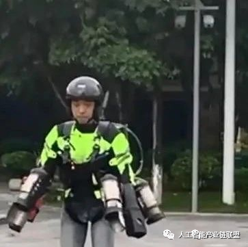 【R】中国版钢铁侠~云南小伙花70万自制喷气飞行服，成功试飞！