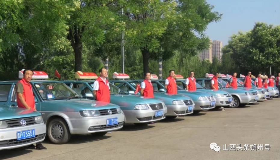 在朔州市图书馆门前拍到的这是又要搞什么活动
