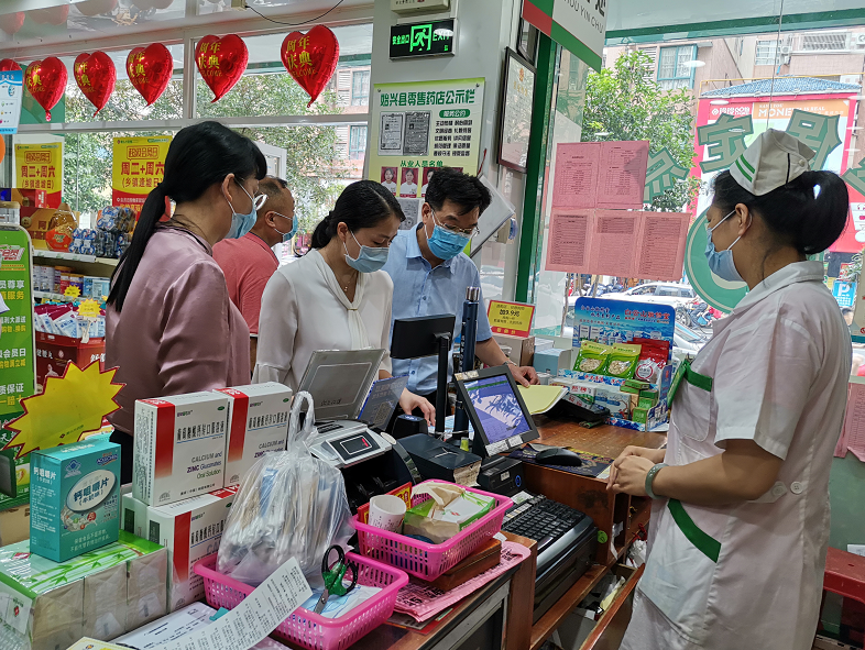 始兴县督查药店疫情防控工作