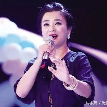 李玲玉一曲《女儿情》感染全场