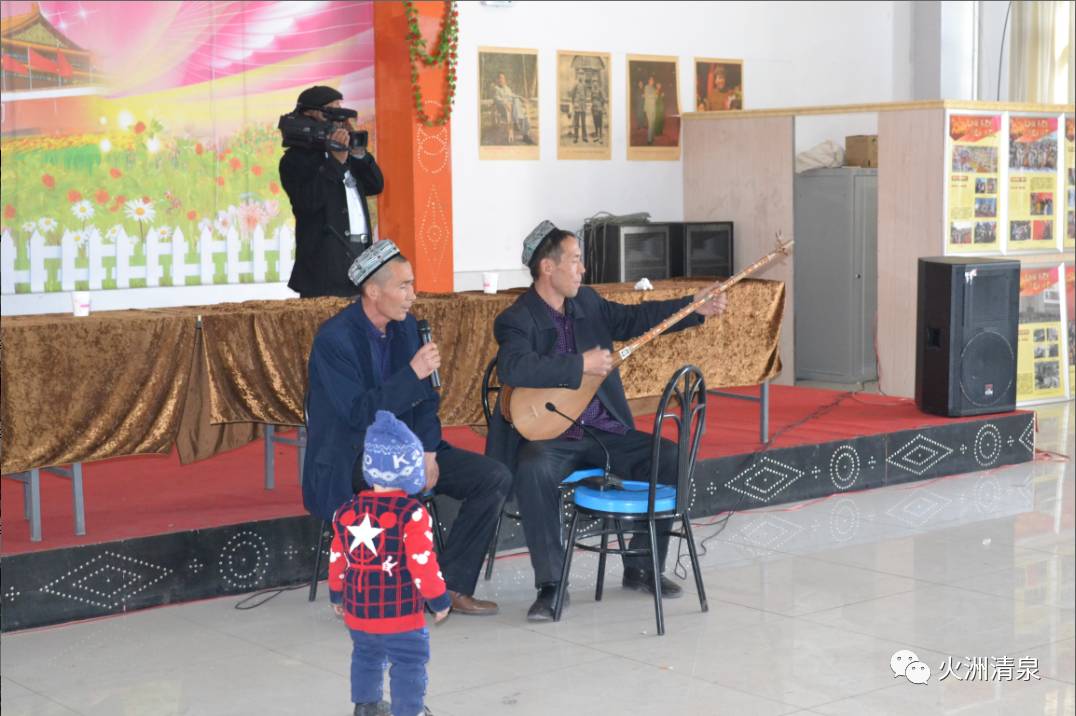 七泉湖镇热烈庆祝"三·八"妇女节彰显民族团结