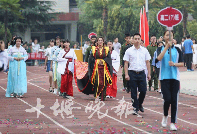 十堰车城高中的学生简直要逆天了!就发生在今天上午!