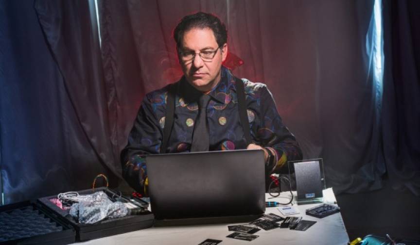 山东凯文科技职业学院举行感动凯文十大学子颁奖典礼_凯文·米特尼克_东阳凯文集团卢凯文