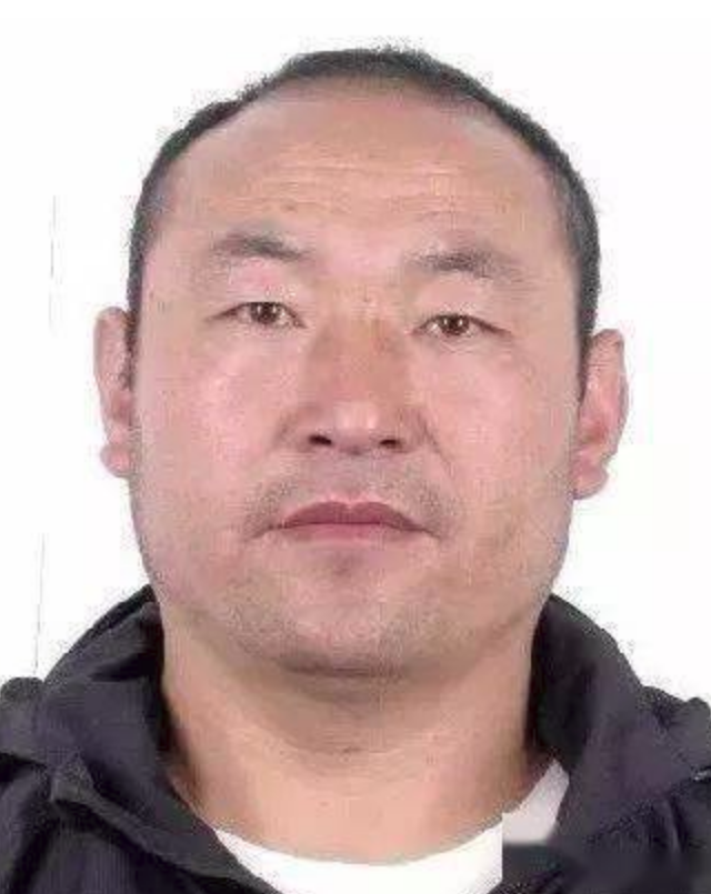 富商被埋尸国道旁，18年后挖出惊天大案