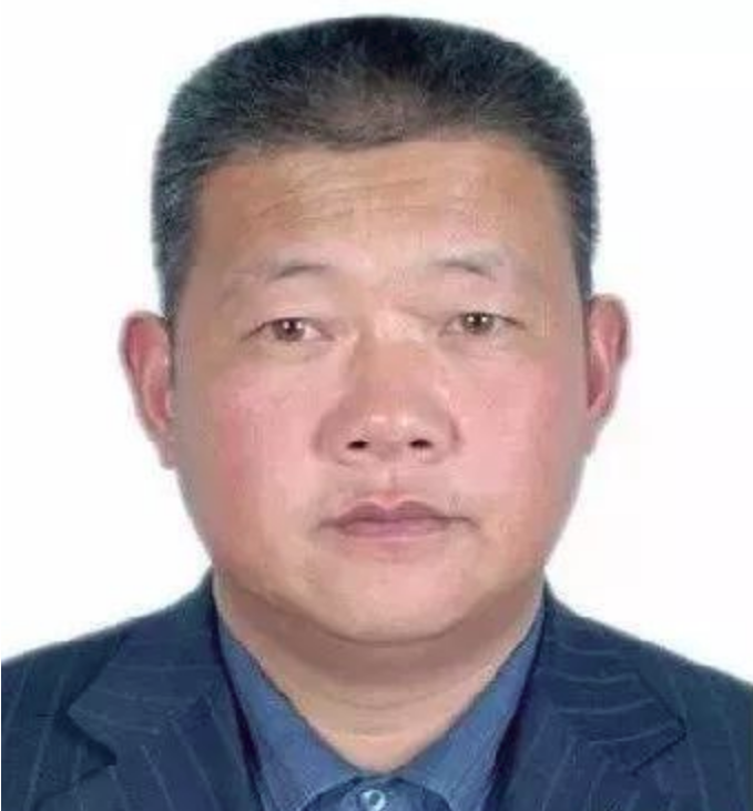 富商被埋尸国道旁，18年后挖出惊天大案