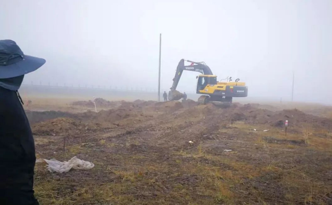 富商被埋尸国道旁，18年后挖出惊天大案