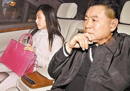 十年两女侍一夫,斗走李嘉欣蔡少芬,她从底层娱记变身豪门准阔太