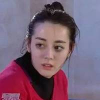 迪丽热巴,求你用点防水的化妆品啦,不然晕妆了像个熊猫呢