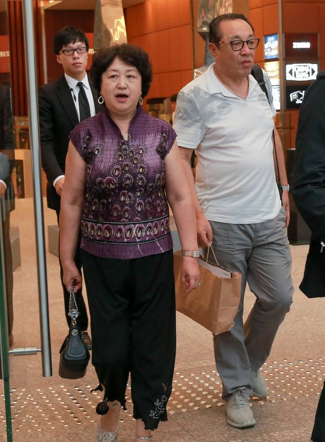 Baby被曝怀孕超3月,穿平底鞋要人扶,每月上海会老公,黄晓明当爸只差公布?-怀孕期