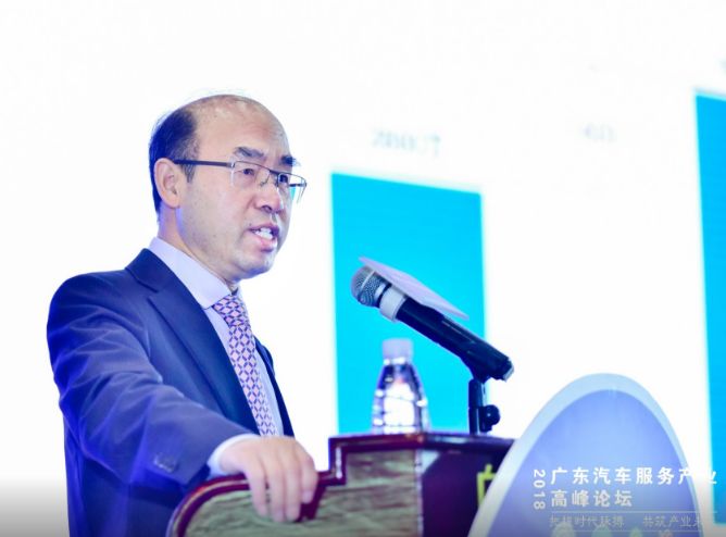 由广东省汽车电子商务促进会、广州市汽车服务业协会、广州市新能源汽车服务业协会携手羊城晚报报业集团共同举办的2018广东汽车服务产业高峰论坛,在广州圆满闭幕! 本届论坛由中国汽车流通协会、广东省消费者委员会、广州市商务委指导,国家信息中心、中国汽车流通协会、广州市国家税务局、汽车厂家、汽车经销商、二手车(电商、独立经销商、有形市场)、平行进口汽车贸易商、新能源汽车及充电配套服务商、汽车产业园区、汽车维修保养、零配件企业、汽车拆解、汽车检验检测、银行保险、融资租赁、创投机构、咨询机构、科研机构、职业院校、