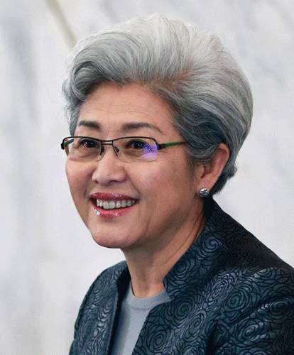 她在花甲之年成为中国外交界的女神