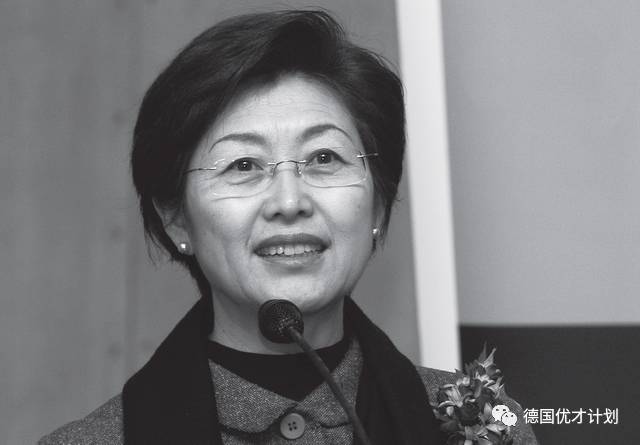 她在花甲之年成为中国外交界的女神