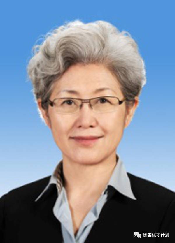 她在花甲之年成为中国外交界的女神