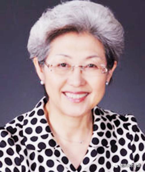 她在花甲之年成为中国外交界的女神