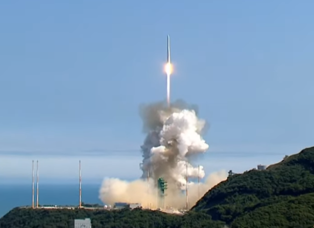 刚刚，韩国首枚国产火箭发射成功，运载能力竟不如我国70年代生产的长征二号火箭