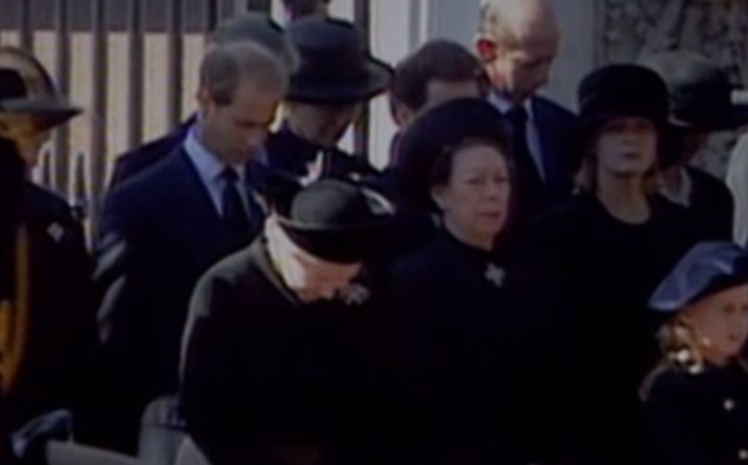 英女王和母亲同命相连，都得包容出轨的丈夫，玛格丽特公主很潇洒