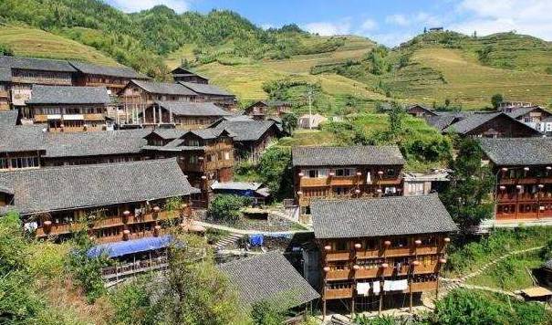 广西北壮第一寨突发大火 灾后现场一片废墟