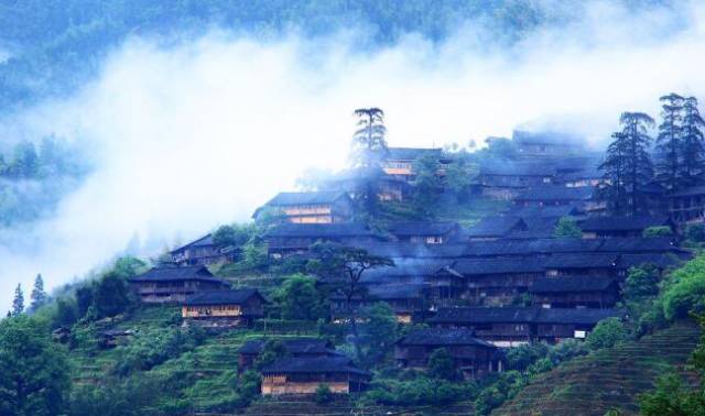 广西北壮第一寨突发大火 灾后现场一片废墟