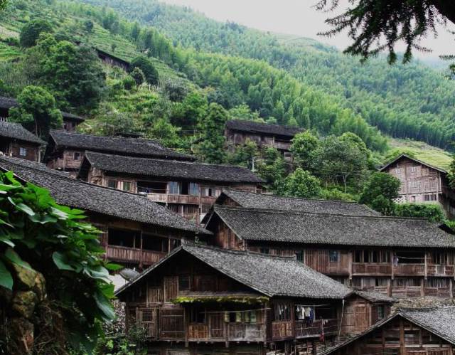 广西北壮第一寨突发大火 灾后现场一片废墟