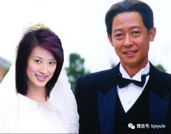 52岁王志文妻子近照曝光,老婆年收入过千万