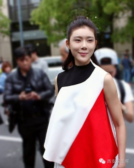 林丹在妻子谢杏芳怀孕期间出轨嫩妹!亲热、拥抱、掐屁股,满屏咸湿!-怀孕期