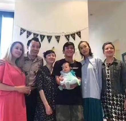 秦舒培到底何方神圣?