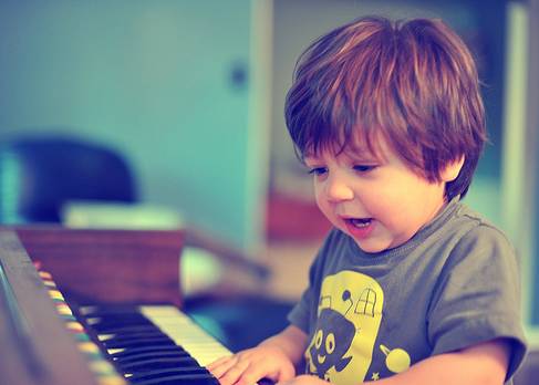 宝宝头三年影响一生 父母们不看悔掉肠子