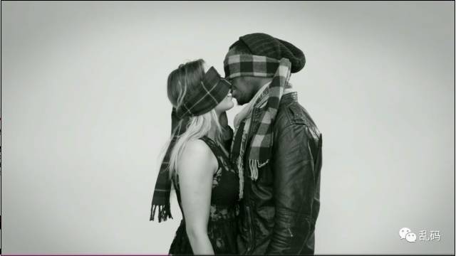 日本变态综艺：初次见面吻姑娘，是男人就挺一首歌