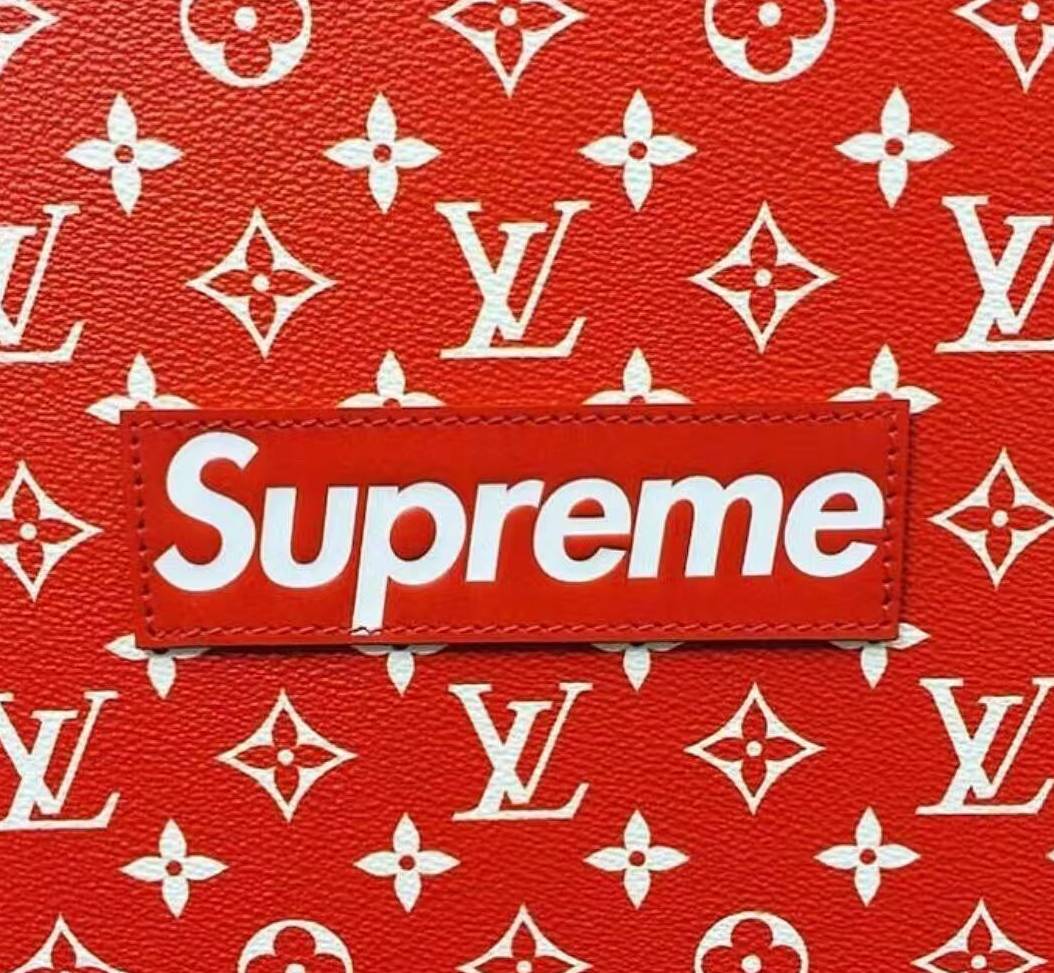 其实supreme与louis vuitton并非"第一次"合作,早在2000年期间