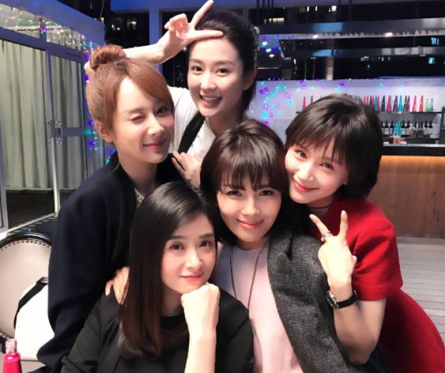 TFBOYS否认与欢乐颂五美搭档,李晨范冰冰同台撒狗粮,鹿晗精...