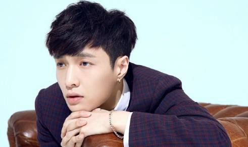 张艺兴不拍吻戏?屏幕初吻竟然给了同组合成员?原因是到...