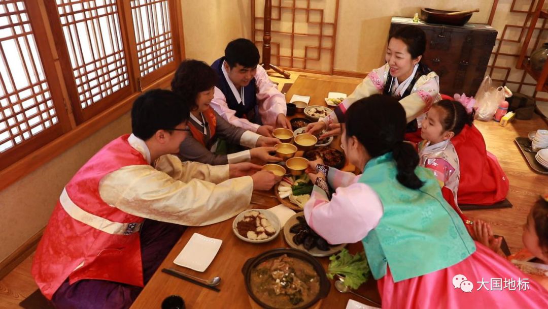 朝鲜族餐桌上的礼仪长幼有序