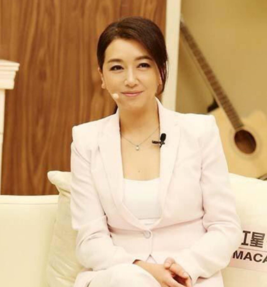 53岁江珊38岁现任丈夫曝光比前任靳东还要帅还是我们熟悉的男演员
