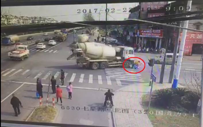 车祸瞬间她拼命护住2岁女儿 肚子里宝宝却没保住